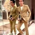 Sonu Sood Instagram - Thank you @globalspa_mag for Honouring me with “Humanitarian Of The Year” Award. 🏆 💛🙏 Styled by @pyumishra Look @laadoredesignerstudio @bhavik_bafna