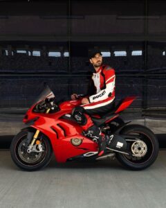 Sooraj Pancholi Instagram - “There's a point – 7000 RPM – where everything fades. When your seeing becomes weightless, just disappears. And all that's left is a body moving through space and time” @ducatidelhi @ducati @ducati_india @buddh.international.circuit @isbkracing #ducati #rpm #slicks #burnout #trackday #v4s #superbikes #ridesafe #ridinggear #pitcrew