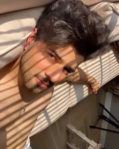 Sooraj Pancholi Instagram - Beneath the burning skies 🌤💛