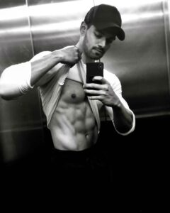 Sooraj Pancholi Instagram - “No time No results” #WeekendFlex