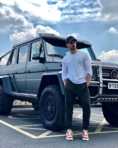 Sooraj Pancholi Instagram - Man and beast! #6x6