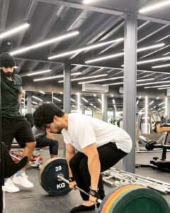 Sooraj Pancholi Instagram - Everybody needs a trainer like @rajivsingh.sr 🙌🏽 Thank you bhai for always supporting me thank you for making me stronger! #TeamWorkWins
