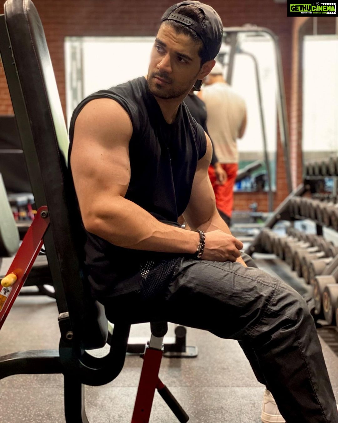 Sooraj Pancholi Instagram - #sugarush 🍫💯