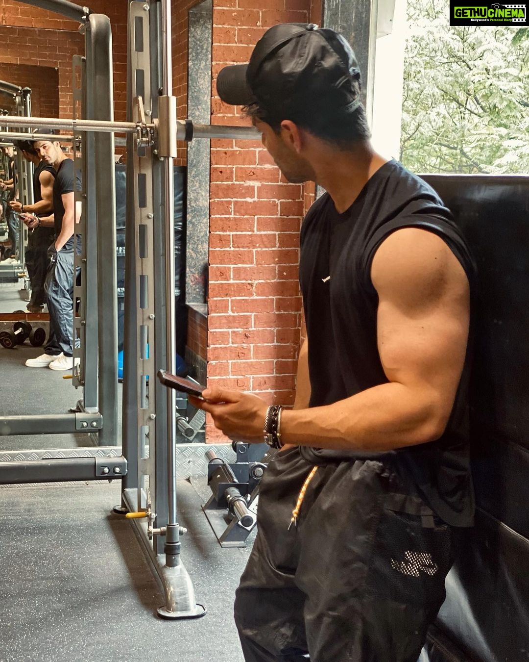 Sooraj Pancholi Instagram - #ELEVATED 🎵