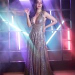 Sophie Choudry Instagram - Born to shine💥 Thank you for a wonderful night @filmfare 💕 Outfit @manishmalhotra05 @manishmalhotraworld Jewels @mahesh_notandass HMU @harryrajput64 📸 @boomstastudio #filmfareawards #shimmer #bling #glam #shimmergown #manishmalhotra #sophiechoudry #gorihai #trending #filmfare #ootn #beautyinspo