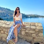 Sophie Choudry Instagram - Queen of her castle👑🏰💕 #castle #queenin #kusadasi #turkey #traveldiaries #istillbelieveinfairytales #nofilterneeded #sophiechoudry #makingmemories #gratitude #ootd #styleinspo Kusadasi Castle