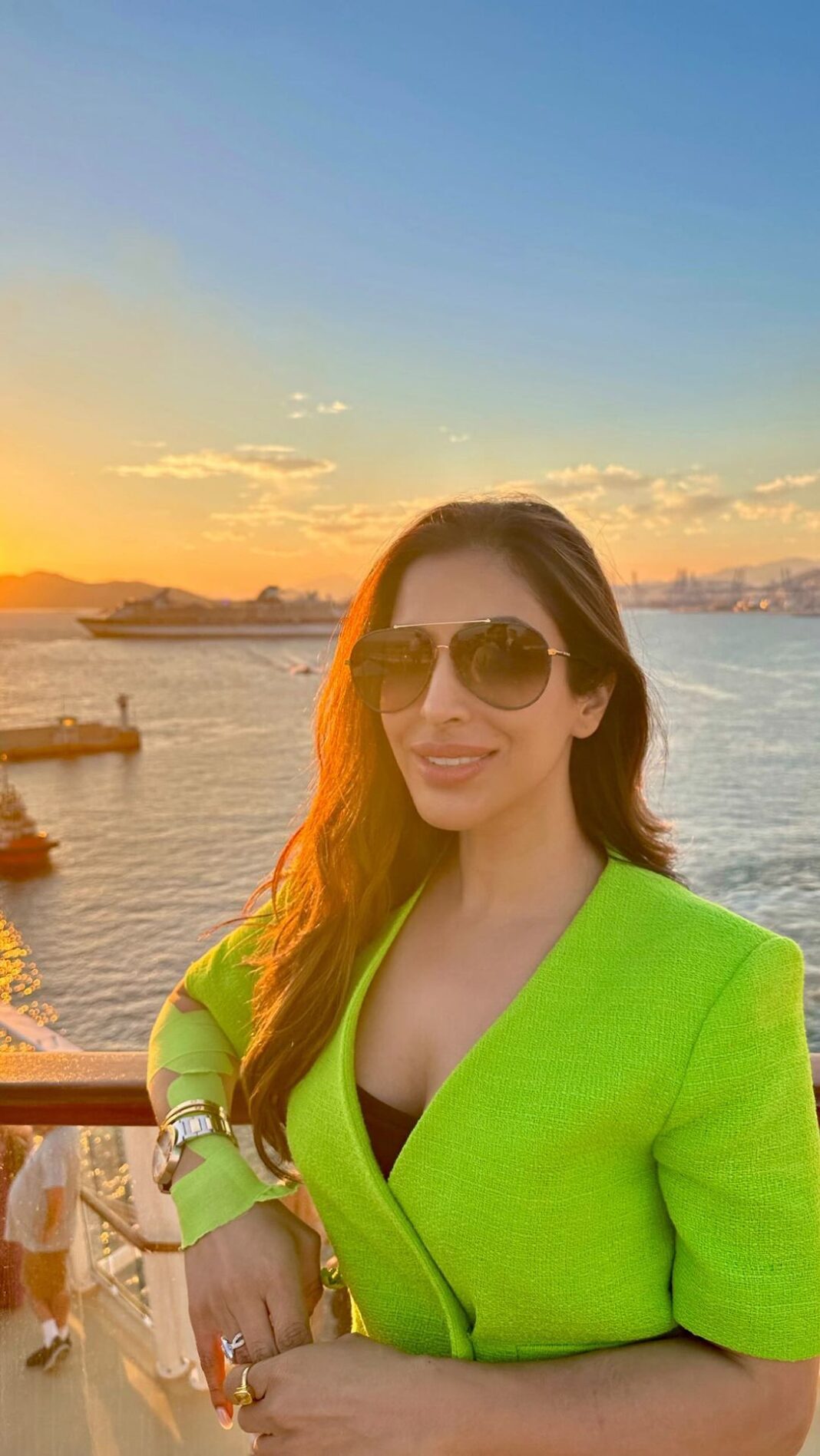 Sophie Choudry Instagram - There is beauty within & all around us.. Was a dream to see the Acropolis… #Athens #sundayvibes 💕 #acropolis #parthenon #greece #aegeansea #sunset #nature #cruisin #turkey #kuşadası #traveldiaries #sophiechoudry #travelreels #reelitfeelit #kesariya #weekendvibes @easemytrip Athens, Greece