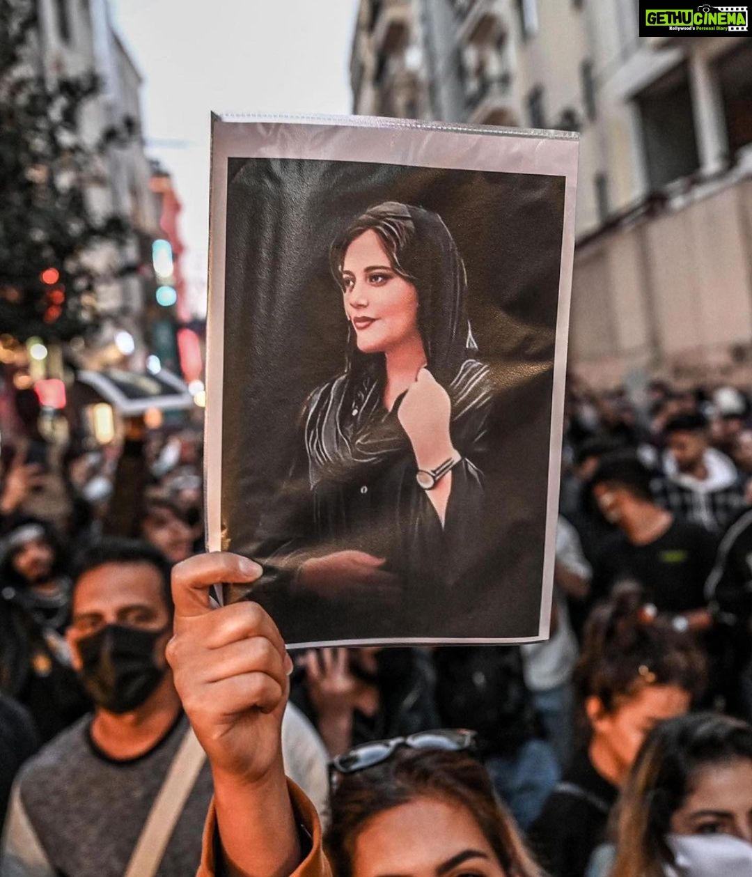 Sophie Choudry Instagram - Sending love, respect & strength to the Women of Iran and the Men standing by them! Over 70 people have already lost their life in this fight for justice! Be it Iran or any country, no one has the right to tell us how to dress, what we can do with our bodies and whether we deserve an education or not! Women do not need moral policing! Speak up! #mahsaamini #hadisnajafi #womenofiran #speakup Pics via @angelinajolie