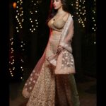 Sophie Choudry Instagram – Let your light shine…Happy Diwali 🪔✨💕

#diwali #diwali2022 #diwalistyle #ootn #diwalioutfit #loveandlight #shinebright #positivevibesonly #manishmalhotra #sophiechoudry