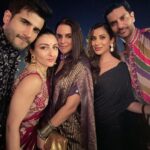 Sophie Choudry Instagram - Tku my darl Kriti for a night full of love & light💕✨🪔 @kritisanon #diwalinights #diwali2022 #loveandlight #kritisanon #hostesswiththemostess #sophiechoudry #friendslikefamily #makingmemories