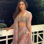 Sophie Choudry Instagram - Let Diwali nights begin ✨🪔💕 #diwali #blurrynights Outfit @gopivaiddesigns HMU @ambereenyusuf @loicindia #diwalinights #desigirl #indianoutfit #styleinspo #diwalioutfit #sophiechoudry #ootn