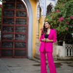 Sophie Choudry Instagram - There’s no such thing as too much Pink💕 #pinkcity #gorihai #promotions HMU @ambereenyusuf Styling: Me🤓 #promotions #eventstyling #ootd #suitup #pink #pinksuit #jaipur #sophiechoudry #styleinspo Pink City Jaipur