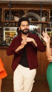 Sophie Choudry Instagram - Bloopers, Bumps and a Hook step😂🙈 #gorihai #gorihaisuccessbash #thatkindanight #trending #trendingsongs #trendingreels #varundhawan #sophiechoudry #reelitfeelit #friendslikefamily #OGvjs #anushadandekar Binge