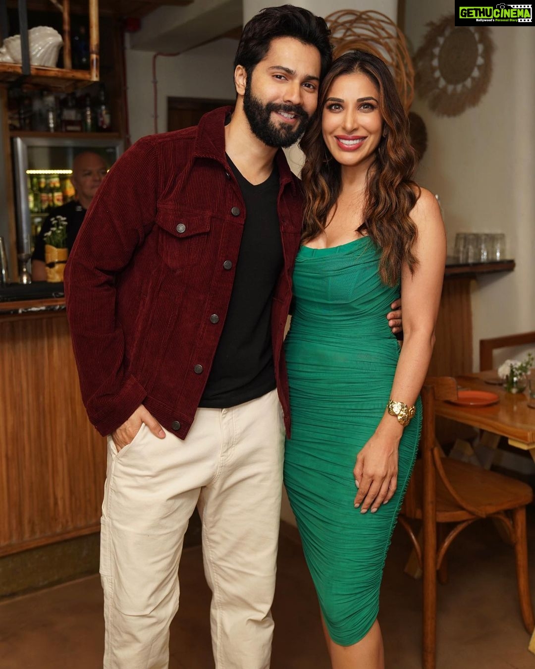 Sophie Choudry Instagram - Celebrated the success of #GoriHai & what an amazing night it was! So grateful to be surrounded by the bestest people💕💕💕 Tku @bingemumbai for the perfect night @_kunaljani ! My @varundvn you need a whole post dedicated to how special you are!! My dearest Dee, Vaibhav, Neh, MM, Nushi, Angad, Yas, PP, Freddy, Chunkey, Vrinda, Rahul, Mohit, Raghav, Riyaz , my VG tku all❤️ And my video crew Ajay, Lovey, Yassh, all the girls & my glam crew Divs, Tanima, Tina, Ambi❤️ Tku @theotherworldlyproductions for the gorgeous pics . Tku @azotiique for the jewels ❤️ #gorihai #gorihaisuccessbash #bingemumbai #whatanight #varundhawan #diamirza #nehadhupia #manishmalhotra #riyaz #sophiechoudry #friendslikefamily #gratitude Binge