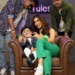 Sophie Choudry Instagram - Kaun pehna payega mujhe hari choodiyan?🤓 Tku sweetest @riyaz.14 , too cool @justsul & my cutest @abdu_rozik for showing your love for #GoriHai and me😋❤️ #gorihai #sundayfunday 🎥 @ohmygosh_joe #gorihai #sophiechoudry #indipop #OGpopdiva #90s #trending #newsong #music #party #explorepage #reelitfeelit #riyaz #riyaz14 #justsul #comedyreels #sundayfunday
