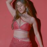 Sophie Choudry Instagram - Gori Hai out now!! Thanku for the amazing response already❤️❤️ Waiting for your reels on this amazing choreography by @yasshkadamm !! Let’s go!!! #gorihai #gorihai #sophiechoudry #indipop #OGpopdiva #90s #trending #newsong #music #party #explorepage #reels #dancereels #reelitfeelit #yasshkadammchoreography #bappilahiri