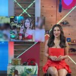 Sophie Choudry Instagram - Varun Dhawan launches my new song Gori Hai… #gorihai #varundhawan #gorihai #sophiechoudry #indipop #OGpopdiva #90s #trending #newsong #music #party #explorepage