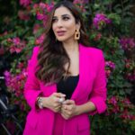 Sophie Choudry Instagram - There’s no such thing as too much Pink💕 #pinkcity #gorihai #promotions HMU @ambereenyusuf Styling: Me🤓 #promotions #eventstyling #ootd #suitup #pink #pinksuit #jaipur #sophiechoudry #styleinspo Pink City Jaipur
