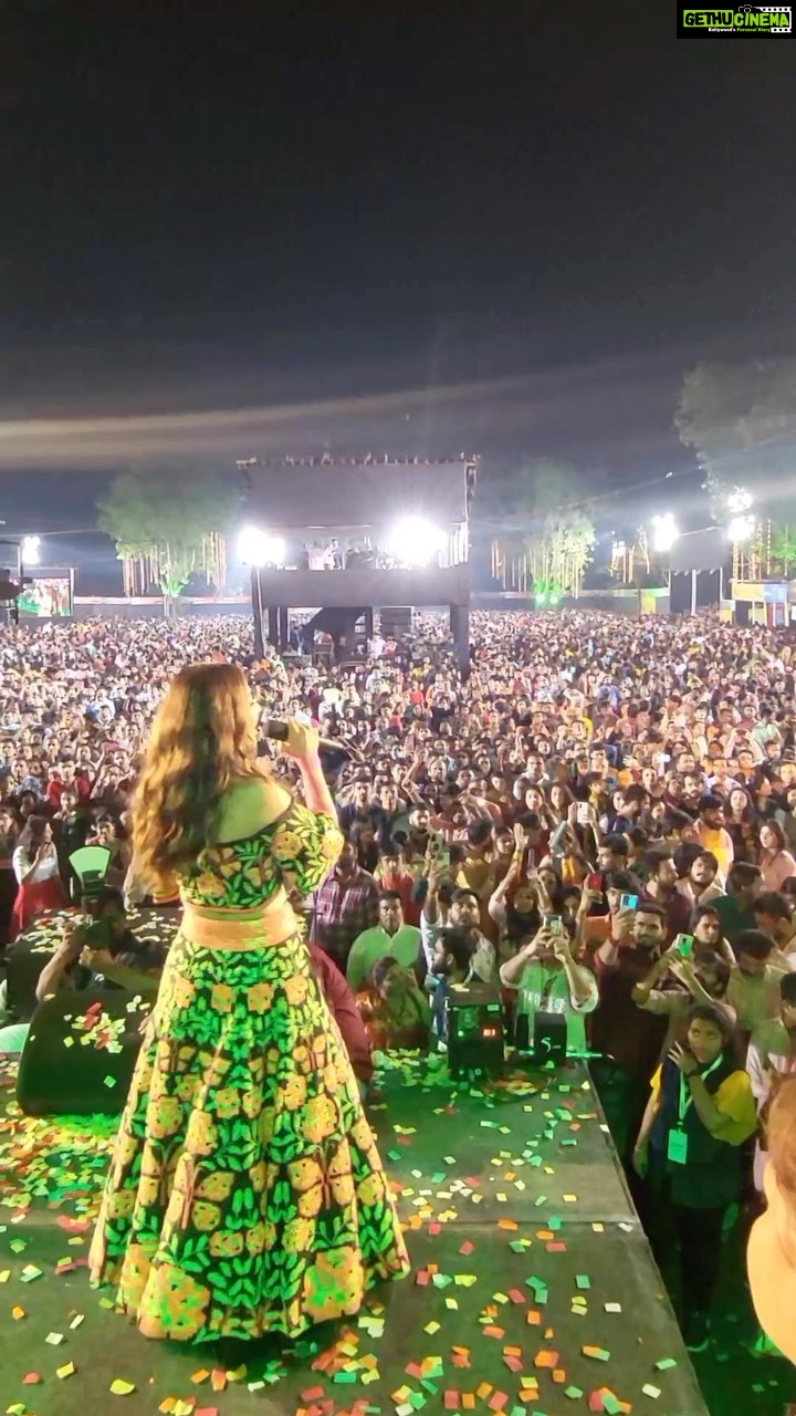 Sophie Choudry Instagram - What a way to end Navratri!! Love & Gratitudešš¼š Tku to the Hon @cmomaharashtra_ @raasrangthane , the amazing band & the audience! Maaza aagaya!! Injured arm but thereās no stopping me!!! Outfit @surilyg Jewels @azotiique HMU @ambereenyusuf #navratri #dandiya #gorihai #sophiechoudry #whatanight #trending #explorepage #indianfestival Mumbai - ą¤®ą„ą¤ą¤¬ą¤