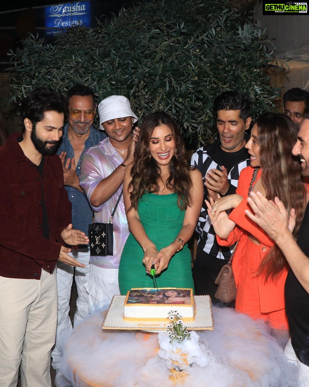 Sophie Choudry Instagram - Celebrated the success of #GoriHai & what an amazing night it was! So grateful to be surrounded by the bestest people💕💕💕 Tku @bingemumbai for the perfect night @_kunaljani ! My @varundvn you need a whole post dedicated to how special you are!! My dearest Dee, Vaibhav, Neh, MM, Nushi, Angad, Yas, PP, Freddy, Chunkey, Vrinda, Rahul, Mohit, Raghav, Riyaz , my VG tku all❤️ And my video crew Ajay, Lovey, Yassh, all the girls & my glam crew Divs, Tanima, Tina, Ambi❤️ Tku @theotherworldlyproductions for the gorgeous pics . Tku @azotiique for the jewels ❤️ #gorihai #gorihaisuccessbash #bingemumbai #whatanight #varundhawan #diamirza #nehadhupia #manishmalhotra #riyaz #sophiechoudry #friendslikefamily #gratitude Binge