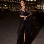 Sophie Choudry Instagram – My time to shine š
Dressed in @farazmanan
Jewels @karishma.joolry @anantafinejewlry
@dipublicrelations @thewisedesign
HMU @harryrajput64
šø @boomstastudio
#glam #fashioninspo #giglife #styleinspo #dubai #armanihoteldubai #burjkhalifa #farazmanan #sophiechoudry #gorihai #trending