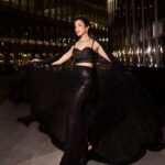 Sophie Choudry Instagram – My time to shine š
Dressed in @farazmanan
Jewels @karishma.joolry @anantafinejewlry
@dipublicrelations @thewisedesign
HMU @harryrajput64
šø @boomstastudio
#glam #fashioninspo #giglife #styleinspo #dubai #armanihoteldubai #burjkhalifa #farazmanan #sophiechoudry #gorihai #trending