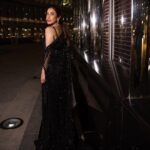 Sophie Choudry Instagram – My time to shine š
Dressed in @farazmanan
Jewels @karishma.joolry @anantafinejewlry
@dipublicrelations @thewisedesign
HMU @harryrajput64
šø @boomstastudio
#glam #fashioninspo #giglife #styleinspo #dubai #armanihoteldubai #burjkhalifa #farazmanan #sophiechoudry #gorihai #trending