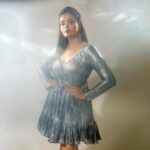 Sreemukhi Instagram - Dance ikon ✨ On @ahavideoin ✨ @oak_entertainments Styled by @impriyankasahajananda Outfit @getstyledbyprisa Earrings @yuvi_collections PC @chinthuu_klicks Make up @nookesh.malla Hair - @mahi_brand_ #sreemukhi #danceikon #aha #oakentertainments #styledbypriyankasahajananda