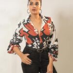 Sreemukhi Instagram - Dance ikon ❤️✨ On @ahavideoin ✨ @oak_entertainments Styled by @greeshma_krishna.k Shirt - @fashionvilla0111 PC @chinthuu_klicks Make up @nookesh.malla Hair - @mahi_brand_ #sreemukhi #danceikon #aha #oakentertainments #styledbygkk