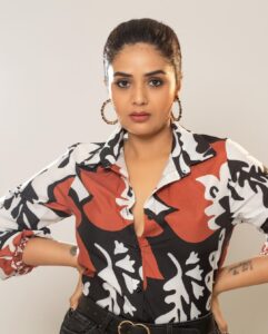 Sreemukhi Instagram - Dance ikon ❤️✨ On @ahavideoin ✨ @oak_entertainments Styled by @greeshma_krishna.k Shirt - @fashionvilla0111 PC @chinthuu_klicks Make up @nookesh.malla Hair - @mahi_brand_ #sreemukhi #danceikon #aha #oakentertainments #styledbygkk