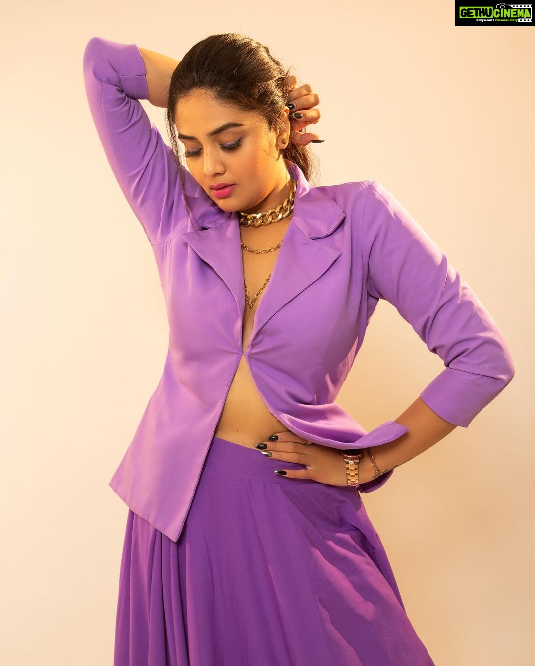 Sreemukhi Instagram - Dance ikon ✨ On @ahavideoin ✨ @oak_entertainments Styled by @impriyankasahajananda Outfit @getstyledbyprisa Earrings @kushalsfashionjewellery PC @chinthuu_klicks Make up @nookesh.malla Hair - @mahi_brand_ #sreemukhi #danceikon #aha #oakentertainments #styledbypriyankasahajananda