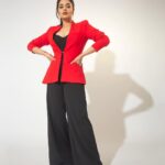 Sreemukhi Instagram - Dance ikon ❤️✨ On @ahavideoin ✨ @oak_entertainments Styled by @greeshma_krishna.k Earrings @yuvi_collections PC @chinthuu_klicks Make up @nookesh.malla Hair - @mahi_brand_ #sreemukhi #danceikon #aha #oakentertainments #styledbygkk