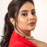 Sreemukhi Instagram – Dance ikon ❤️✨
On @ahavideoin ✨
@oak_entertainments 

Styled by @greeshma_krishna.k 
Earrings @yuvi_collections 
PC @chinthuu_klicks 
Make up @nookesh.malla 
Hair – @mahi_brand_ 

#sreemukhi #danceikon #aha #oakentertainments #styledbygkk