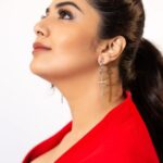 Sreemukhi Instagram - Dance ikon ❤️✨ On @ahavideoin ✨ @oak_entertainments Styled by @greeshma_krishna.k Earrings @yuvi_collections PC @chinthuu_klicks Make up @nookesh.malla Hair - @mahi_brand_ #sreemukhi #danceikon #aha #oakentertainments #styledbygkk
