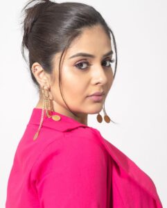 Sreemukhi Instagram - Let’s pop it up with pink! ☺️
Dance ikon on @ahavideoin premieres from tomorrow at 6PM! ✨
@oak_entertainments 

Styled by @impriyankasahajananda
Outfit @getstyledbyprisa
Earrings @kushalsfashionjewellery
PC @chinthuu_klicks 
Make up @nookesh.malla 
Hair - @mahi_brand_ 

#sreemukhi #danceikon #aha #oakentertainments 
#styledbypriyankasahajananda