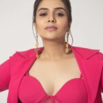 Sreemukhi Instagram - Let’s pop it up with pink! ☺️ Dance ikon on @ahavideoin premieres from tomorrow at 6PM! ✨ @oak_entertainments Styled by @impriyankasahajananda Outfit @getstyledbyprisa Earrings @kushalsfashionjewellery PC @chinthuu_klicks Make up @nookesh.malla Hair - @mahi_brand_ #sreemukhi #danceikon #aha #oakentertainments #styledbypriyankasahajananda