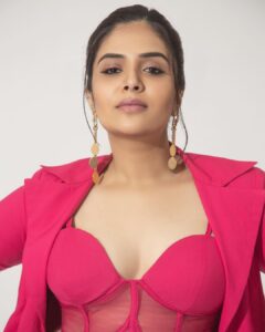 Sreemukhi Instagram - Let’s pop it up with pink! ☺️
Dance ikon on @ahavideoin premieres from tomorrow at 6PM! ✨
@oak_entertainments 

Styled by @impriyankasahajananda
Outfit @getstyledbyprisa
Earrings @kushalsfashionjewellery
PC @chinthuu_klicks 
Make up @nookesh.malla 
Hair - @mahi_brand_ 

#sreemukhi #danceikon #aha #oakentertainments 
#styledbypriyankasahajananda