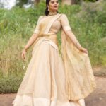 Sreemukhi Instagram - Mana oori Rangasthalam! ✨❤️ On @zeetelugu ❤️ Styled by @impriyankasahajananda Outfit @charvi_by_aswini Jewellery @kushalsfashionjewellery PC @chinthuu_klicks Make up @nookesh.malla Hair- Mahesh #sreemukhi #manaoorirangasthalam #zeetelugu #styledbypriyankasahajananda