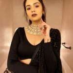 Sreemukhi Instagram – Sangeeth 🖤
Jaipur Day 2 🖤

Styling @impriyankasahajananda 
Outfit @srivichowdary
Jewellery @kushalsfashionjewellery 

#sreemukhi #amoghasantosh #jaipur #weddingscenes #black Fairmont Jaipur