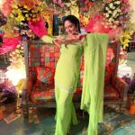 Sreemukhi Instagram - Jaipur ❤️ Day 1- Mehendi! ❤️ Outfit @wardrobe.talks #sreemukhi #jaipur #amoghasantosh #wedding #pinkcity Fairmont Jaipur