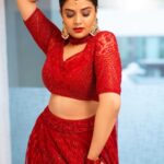 Sreemukhi Instagram - SAREGAMAPA ❤️✨ And that’s a wrap! Such an amazing season! Made some amazing memories! And this season is really close to my ❤️ Styling @impriyankasahajananda Outfit @srisuvarnamandir Jewellery @kushalsfashionjewellery PC @chinthuu_klicks Make up @nookesh.malla Hair- Mahesh #styledbypriyankasahajananda #sreemukhi #saregamapa #grandfinale #itsawrap