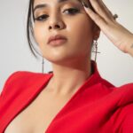 Sreemukhi Instagram - Dance ikon ❤️✨ On @ahavideoin ✨ @oak_entertainments Styled by @greeshma_krishna.k Earrings @yuvi_collections PC @chinthuu_klicks Make up @nookesh.malla Hair - @mahi_brand_ #sreemukhi #danceikon #aha #oakentertainments #styledbygkk