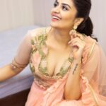 Sreemukhi Instagram - Peach out! ✨✨ For Bonala Jathara on @zeetelugu at 6pm today! 🥰✨ Styling @impriyankasahajananda Outfit @labelnurvi Earrings @kushalsfashionjewellery PC @chinthuu_klicks Make up @nookesh.malla Hair- Mahesh #sreemukhi #zeetelugu #bonalajathara #styledbypriyankasahajananda