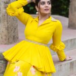 Sreemukhi Instagram - Hello yellow! 💛 For @starmaa “Ee varsham sakshiga” ✨ This Sunday at 12 noon! Styled by @impriyankasahajananda Outfit @labelnurvi Earrings @kushalsfashionjewellery PC @chinthuu_klicks Make up @nookesh.malla Hair - Mahesh #sreemukhi #starmaa #eevarshamsakshiga #styledbypriyankasahajananda