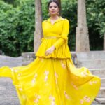 Sreemukhi Instagram – Hello yellow! 💛
For @starmaa “Ee varsham sakshiga” ✨
This Sunday at 12 noon! 

Styled by @impriyankasahajananda 
Outfit @labelnurvi 
Earrings @kushalsfashionjewellery 
PC @chinthuu_klicks 
Make up @nookesh.malla 
Hair – Mahesh

#sreemukhi #starmaa #eevarshamsakshiga #styledbypriyankasahajananda