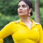 Sreemukhi Instagram – Hello yellow! 💛
For @starmaa “Ee varsham sakshiga” ✨
This Sunday at 12 noon! 

Styled by @impriyankasahajananda 
Outfit @labelnurvi 
Earrings @kushalsfashionjewellery 
PC @chinthuu_klicks 
Make up @nookesh.malla 
Hair – Mahesh

#sreemukhi #starmaa #eevarshamsakshiga #styledbypriyankasahajananda