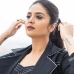 Sreemukhi Instagram - SAREGAMAPA ✨✨ This Sunday on @zeetelugu ✨ Styling @hemamanohar1 Outfit @indie_vastralay PC @chinthuu_klicks Make up @nookesh.malla Hair - Mahesh #saregamapa #zeetelugu #sreemukhi