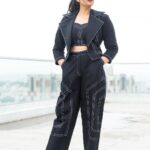 Sreemukhi Instagram - SAREGAMAPA ✨✨ This Sunday on @zeetelugu ✨ Styling @hemamanohar1 Outfit @indie_vastralay PC @chinthuu_klicks Make up @nookesh.malla Hair - Mahesh #saregamapa #zeetelugu #sreemukhi