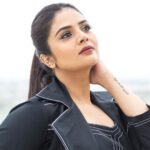Sreemukhi Instagram - SAREGAMAPA ✨✨ This Sunday on @zeetelugu ✨ Styling @hemamanohar1 Outfit @indie_vastralay PC @chinthuu_klicks Make up @nookesh.malla Hair - Mahesh #saregamapa #zeetelugu #sreemukhi