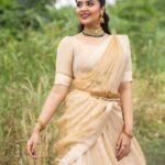 Sreemukhi Instagram – Mana oori Rangasthalam! ✨❤️
On @zeetelugu ❤️

Styled by @impriyankasahajananda
Outfit @charvi_by_aswini
Jewellery @kushalsfashionjewellery
PC @chinthuu_klicks 
Make up @nookesh.malla 
Hair- Mahesh 

#sreemukhi #manaoorirangasthalam #zeetelugu 
#styledbypriyankasahajananda